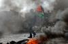 Država Palestina naj bi se vzpostavila na ozemljih pod izraelsko okupacijo. Izrael ohranja popoln nadzor nad ozemljem, zračnim prostorom in ozemeljskimi vodami palestinskih ozemelj. Palestinci imajo le delno avtonomijo nad manjšim delom zasedenih ozemelj, ki ob tem ni celovit oziroma povezan. Foto: Reuters