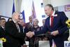 Zaplet je nastal, ker so v Združeni desnici dve ženski, ki kandidirata vsaka v dveh okrajih, šteli kot štiri kandidatke. Foto: BoBo