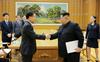 Kim Džong Un s sestro na srečanju z južnokorejskim predsednikom za nacionalno varnost Chung Eui-yongom. Foto: Reuters