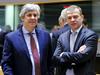 Vodja evroskupine in portugalski finančni minister Mario Centeno (levo) v družbi finskega finančnega ministra Petterija Orpa. Foto: EPA
