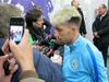 Kevin Kampl se je po tekmi za nekaj časa ustavil tudi pred avstrijskimi novinarji, ki ga dobro poznajo, saj je med letoma 2012 in 2015 igral za Salzburg. Foto: MMC RTV SLO/M. R.