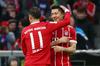 James Rodriguez in Robert Lewandowski sta že v uvodne četrt ure potopila razglašeno Borussio. Foto: Reuters