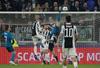 Ko je Cristiano Ronaldo 3. aprila v Torinu na prvi četrtfinalni tekmi Lige prvakov dosegel spektakularni zadetek s škarjicami, so mu navijači Juventusa spontano zaploskali. Foto: Reuters