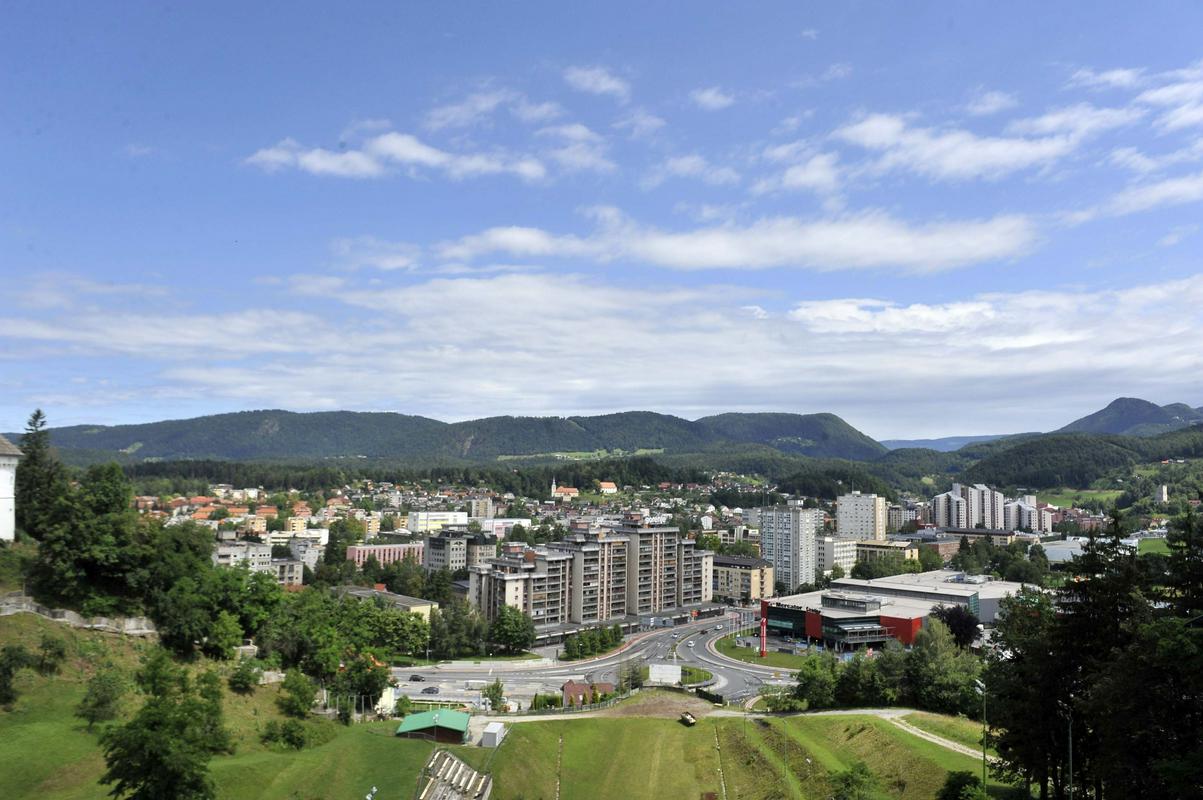 Velenje je slavilo v kategoriji večjih mest, čeprav je spletno glasovanje na prvo mesto postavilo Celje. Foto: BoBo Velenje je slavilo v kategoriji večjih mest, čeprav je spletno glasovanje na prvo mesto postavilo Celje. Foto: BoBo