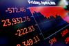 Newyorški delniški indeks Dow Jones je v zadnjem tednu izgubil 0,7 odstotka, širši S&P 1,4 odstotka, tehnolioški Nasdaq pa 2,1 odstotka. V petek, ko je Dow Jones izgubil kar 572 točk, so se najbolj pocenile delnice podjetij, ki jih bo najbolj prizadela carinska vojna s Kitajsko, na primer Boeingove - izgubile so dobre tri odstotke. Peking ZDA sporoča, da se je Kitajska pripravljena proti ameriškemu protekcionizmu boriti
