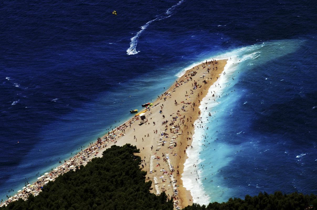 Ni znano, ali novopečena mamica na Braču živi ali je bila na otoku le turistka. Foto: Reuters Ni znano, ali novopečena mamica na Braču živi ali je bila na otoku le turistka. Foto: Reuters