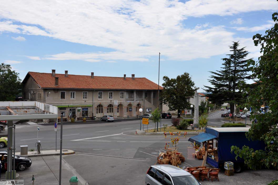 Osrednji trg v Komnu