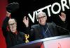Brata Vittorio (levo) in Paolo Taviani ob osvojitvi zlatega medveda na Berlinalu leta 2012. Foto: EPA