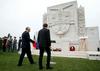 Francoski predsednik Emmanuel Macron in portugalski predsednik Marcelo Rebelo de Sousa pred spominskim obeležjem v Richebourgu. Foto: Reuters