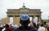 Popoldne bo v Berlinu potekal shod 'Berlin nosi kipo'. Kipa ali jarmulka je značilno judovsko versko pokrivalo za moške. Foto: Reuters