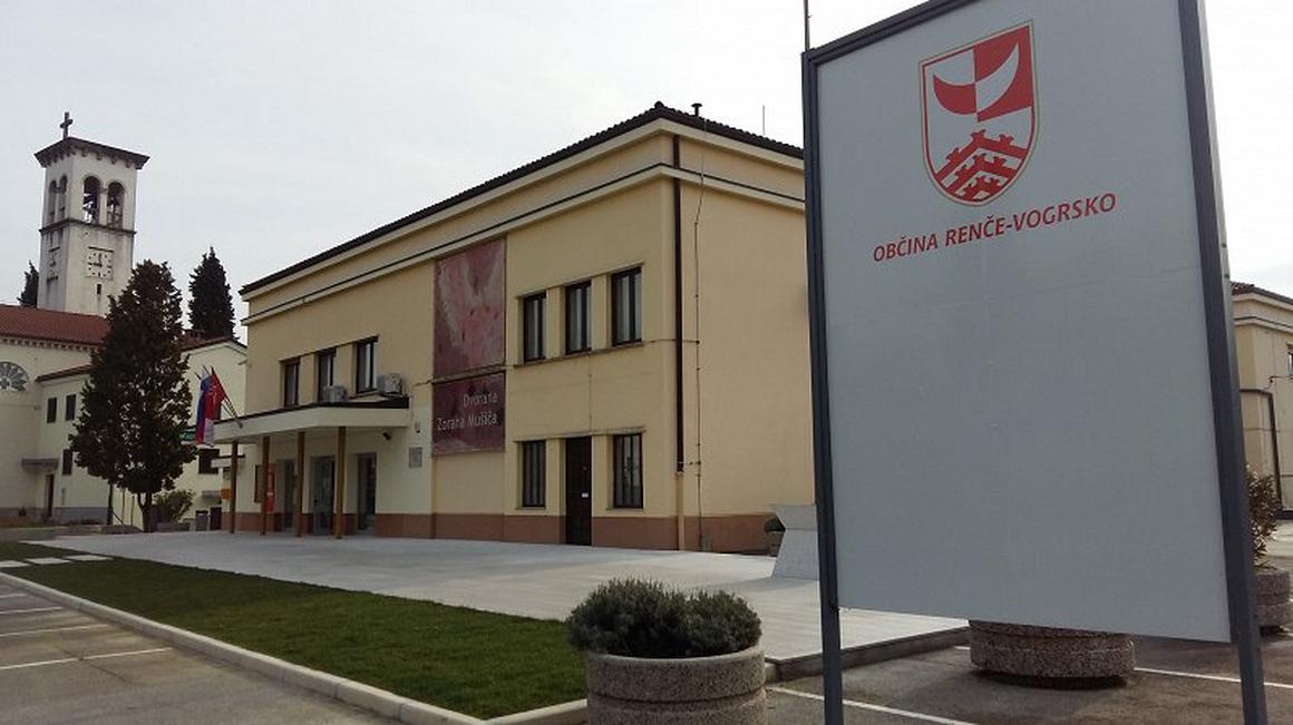 Kulturni dom Bukovica, v katerem je tudi sedež občine Renče-Vogrsko. Foto: Radio Koper/Občina Renče-Vogrsko