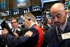 Delniški indeks Dow Jones je včeraj po osmih dneh rasti prvič zdrsnil in zanihal do 250 točk nižje. Foto: Reuters