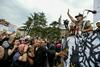 V rojstni vasi voditelja opozicije Nikola Pašinjana, ki je postal prvi obraz protestov, so se zbrali njegovi podporniki. Foto: Reuters