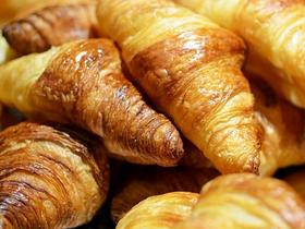 Kaj imajo skupnega francoski rogljički, napolitanke, piškoti in bureki?