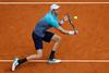 203 cm visoki Kevin Anderson je lani igral v finalu Odprtega prvenstva ZDA v New Yorku, tudi na pesku je zelo dober, saj je prejšnji teden igral v polfinalu mastersa v Madridu. Foto: EPA