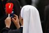 Sveti sedež je prisoten na vseh najpogostejših družbenih kanalih - Facebooku, Instagramu, YouTubu in Twitterju. Foto: Reuters
