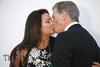 Pierce Brosnan in Keely Shaye Smith sta na rdeči preprogi takole pozirala fotografskim objektivom, kasneje pa najbrž globoko segla v žep. Foto: Reuters