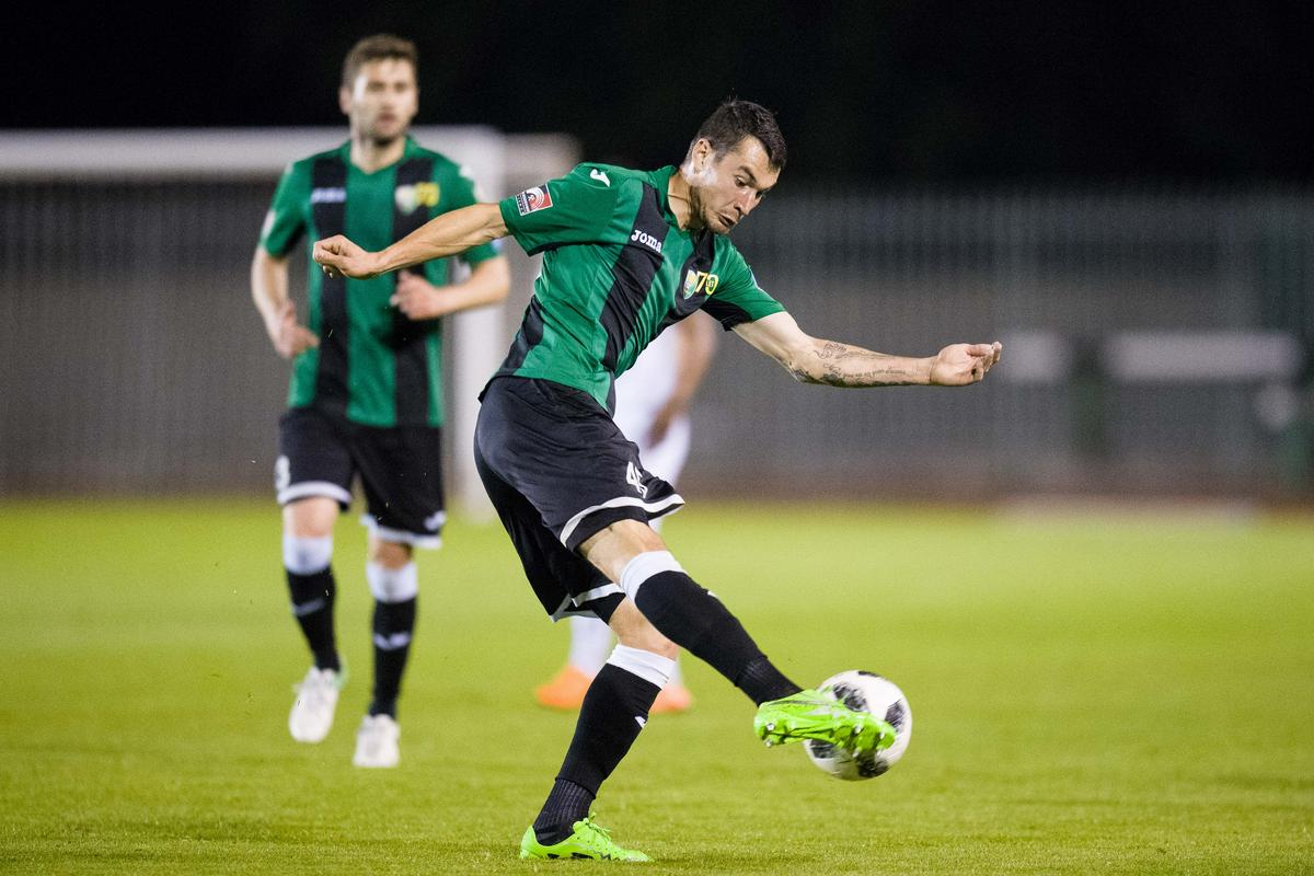 Robert Pušaver je začel akcijo za prvi gol v Velenju. Foto: www.alesfevzer.com Robert Pušaver je začel akcijo za prvi gol v Velenju. Foto: www.alesfevzer.com