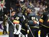 Vegasova junaka prve tekme finala Stanleyjevega pokala: vratar Marc-Andre Fleury in strelec odločilnega zadetka Tomaš Nosek. Foto: Reuters