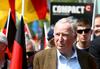Eden izmed dveh voditeljev AfD-ja Alexader Gauland je nacizem primerjal s ptičjim kakcem v nemški zgodovini. Foto: Reuters