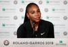 Namesto na igrišču je Serena Williams malo po 15.30 spregovorila na novinarski konferenci in pojasnila, zakaj je morala odpovedati dvoboj proti Mariji Šarapovi. Foto: Reuters