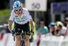 Geraint Thomas je v cilj prišel s štirimi sekundami zaostanka in oblekel rumeno majico. Foto: Reuters
