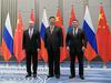 Vrha se je udeležilo tudi nekaj držav nečlanic. Na fotografiji Ši in Putin z mongolskim predsednikom Kaltmaginom Batulgo. Foto: Reuters