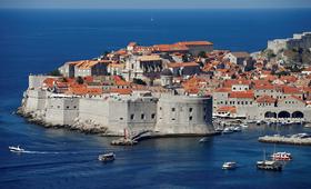 Prebivalce Dubrovnika zbudilo močno deževje, ki je poplavilo mesto