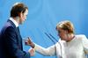 Nemška kanclerka Angela Merkel meni, da bi zavračanje prebežnikov na meji pripeljalo do težav z Avstrijo, ki bi morala prevzeti odgovornost za večino zavrnjenih ljudi. Foto: Reuters