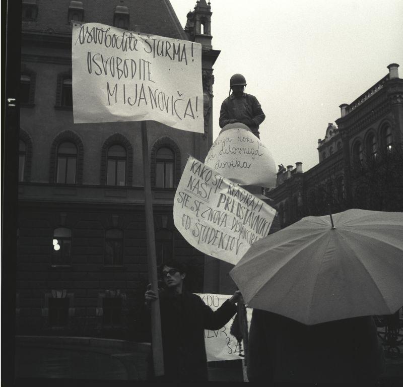 Shod proti kazenskemu pregonu ljubljanskih študentov pred ljubljansko univerzo, 20. maja 1971