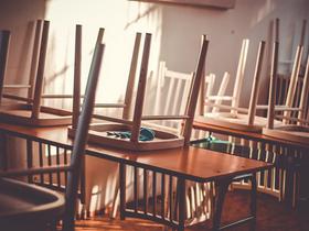 Parents protest against changes to the financing of private schools