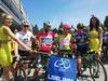 Na štartu je Rigoberto Uran še poziral v zeleni majici, a