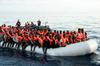 EU po drami z migranti na ladji Aquarius, ki so bili ujeti na morju, ker vkrcanja nista dovolili ne Italija ne Malta, načrtuje vzpostavitev centrov za obravnavo migrantov zunaj unije. Foto: Reuters