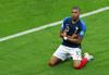 Igralec tekme v Kazanu - 19-letni Kylian Mbappe je izsilil enajstmetrovko in zabil še dva gola. Foto: Reuters