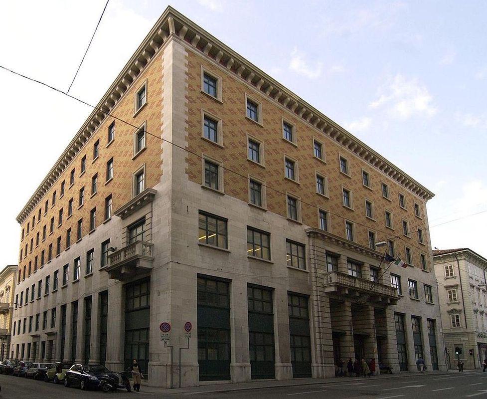 Zdajšnja lastnica poslopja je tržaška univerza, ki bo v zameno dobila poslopje nekdanje vojaške bolnišnice. Foto: Twitter/Slovenski klub Zdajšnja lastnica poslopja je tržaška univerza, ki bo v zameno dobila poslopje nekdanje vojaške bolnišnice. Foto: Twitter/Slovenski klub