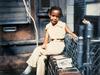 Whitney Houston ima še danes rekord najpogostejših zaporednih prvih mest na ameriški lestvici. Pesem I Will Always Love You je najbolje prodajani singel ženske izvajalke vseh časov. Zakaj torej njeno ime tako pogosto izpade s seznamov največjih v zgodovini? Foto: IMDb