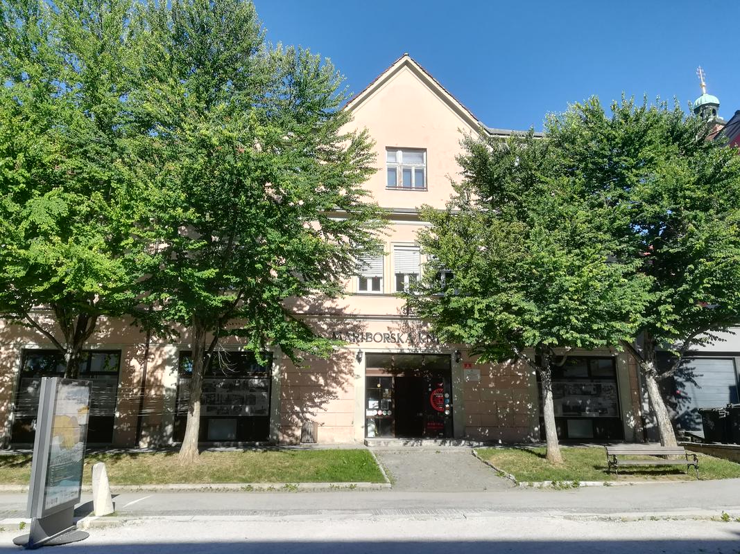 Mariborska knjižnica in Rotovški trg