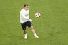 Xherdan Shaqiri ostaja v Premier ligi. Po boju za obstanek si želi boja za naslov, ki ga Liverpool čaka že vse od leta 1990. Foto: EPA
