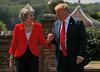 Ameriški predsednik Donald Trump je britanski premierki Theresi May predlagal, kako naj se loti brexita, a se z njim ni strinjala, saj naj bi bila njegova pot preveč