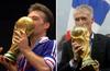 Deschamps se je sam vpisal v zgodovino kot šele tretji nogometaš, ki mu je uspelo osvojiti naslov svetovnega prvaka v vlogi igralca in selektorja. Prej sta to dosegla še Brazilec Mario Zagallo ((958 in 1962 kot igralec in 1970 kot trener) in Nemcu Franzu Beckenbauerju (1974 kot igralec in 1990 kot trener). Foto: Reuters