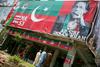 Kan je v politiko vstopil konec 90. let prejšnjega stoletja, ko so bili v glavah Pakistancev še sveži spomini na zmago pakistanskih igralcev kriketa na svetovnem pokalu. Foto: Reuters