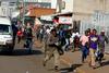 V prestolnici Harare so izbruhnili protesti podpornikov Gibanja za demokratično spremembo (MDC), ki trdi, da so bile volitve nepravične in da so oni zmagovalci. Foto: Reuters