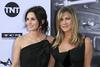 Courteney Cox in Jennifer Aniston sta se spoznali na snemanju priljubljene serije, še danes pa sta izredno dobri prijateljici. Foto: AP