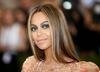 Beyoncé bo krasila naslovnico septembrske izdaje ameriškega Voguea, fotografijo pa je prvič v zgodovini revije posnel afroameriški fotograf. Foto: Reuters