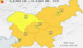 Morda najbolj vroč dan letos, pijte dovolj vode, previdno tudi na cesti