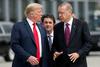 Trump in Erdogan sta se takole v živo pogovarjala na julijskem vrhu Nata, zdaj pa sta se z izjavami zapletla v manjšo besedno vojno. Foto: Reuters