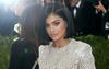 Ameriška revija Forbes, pri kateri so Kylie postavili na naslovnico avgustovske izdaje, navaja, da je podjetje Kylie Cosmetics vredno skoraj 800 milijonov dolarjev, 20-letna Kylie pa je njegova 100-odstotna lastnica. Foto: EPA