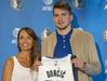 Po naboru lige NBA je Dončić z moštvom Dallas Mavericks 10. julija podpisal pogodbo, ki mu bo v prvih treh letih nanesla kar 18 milijonov in pol dolarjev. Foto: Reuters
