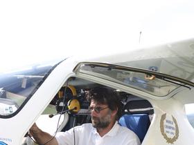 25. avgust: Na današnji dan leta 2004 je Matevž Lenarčič na ajdovskem letališču sklenil polet okoli sveta