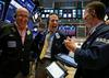 V New Yorku je po negativnem ponedeljku včeraj spet vladalo prešerno razpoloženje, saj sta se indeksa Dow Jones in Nasdaq zvišala za skoraj odstotek. Foto: Reuters
